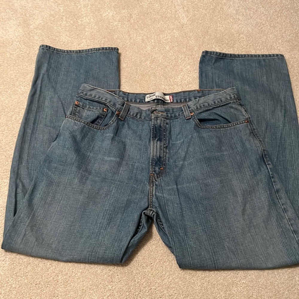 Mens Levi’s blue jeans